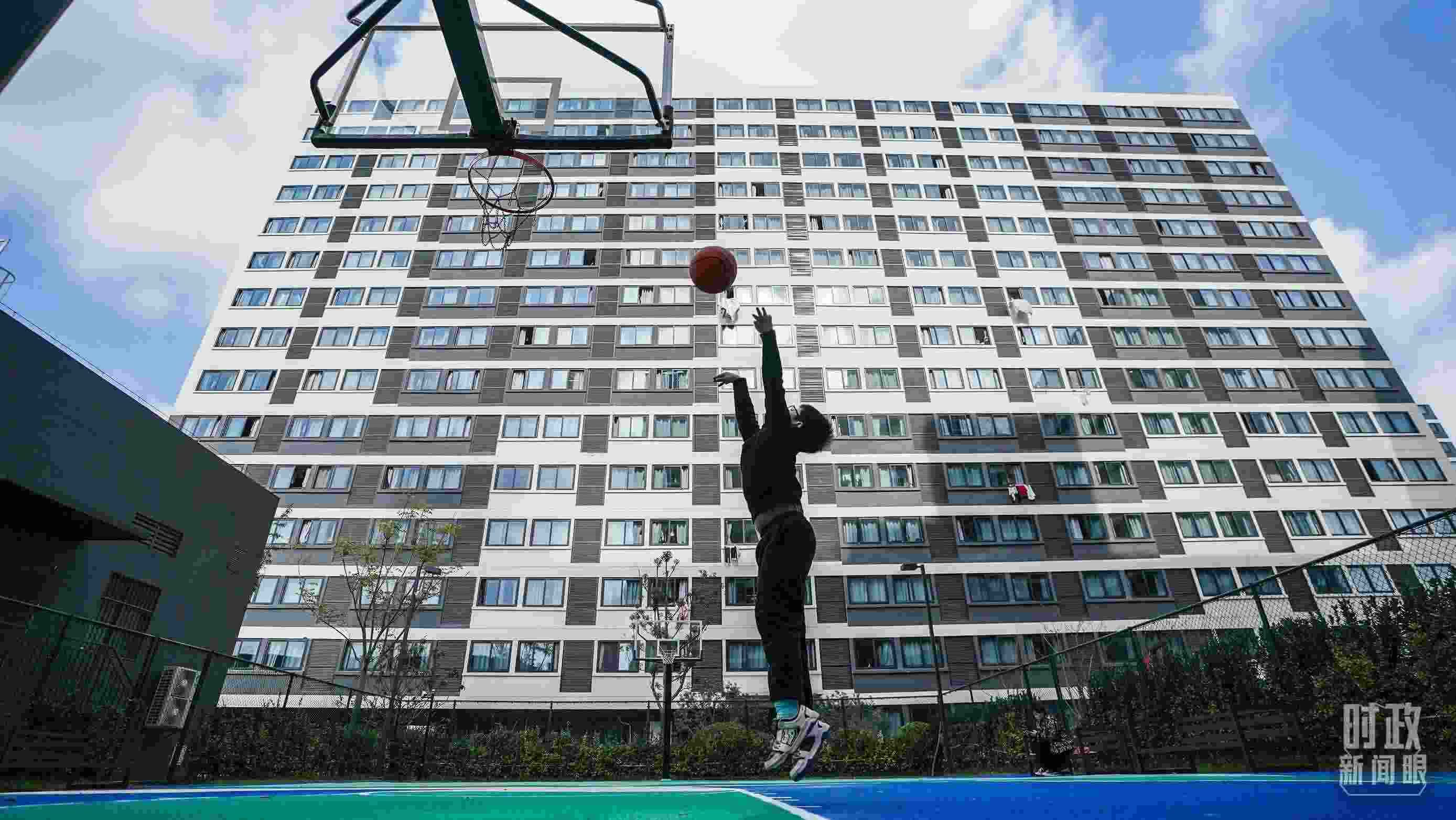 △上海市閔行區(qū)新時代城市建設(shè)者管理者之家。（總臺國廣記者李晉拍攝）