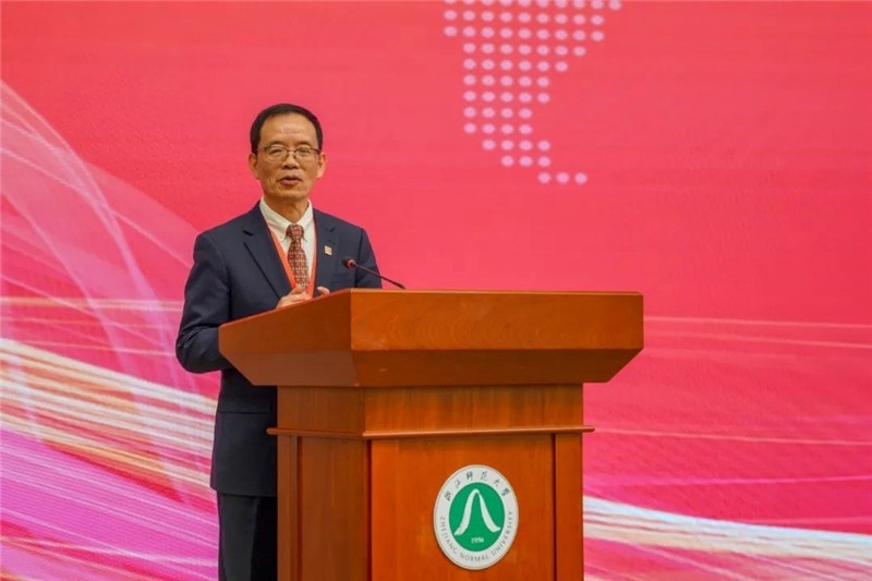 國務院學位委員會區(qū)域國別學學科評議組秘書長、浙江師范大學非洲研究院（非洲區(qū)域國別學院）院長劉鴻武致辭。主辦方供圖