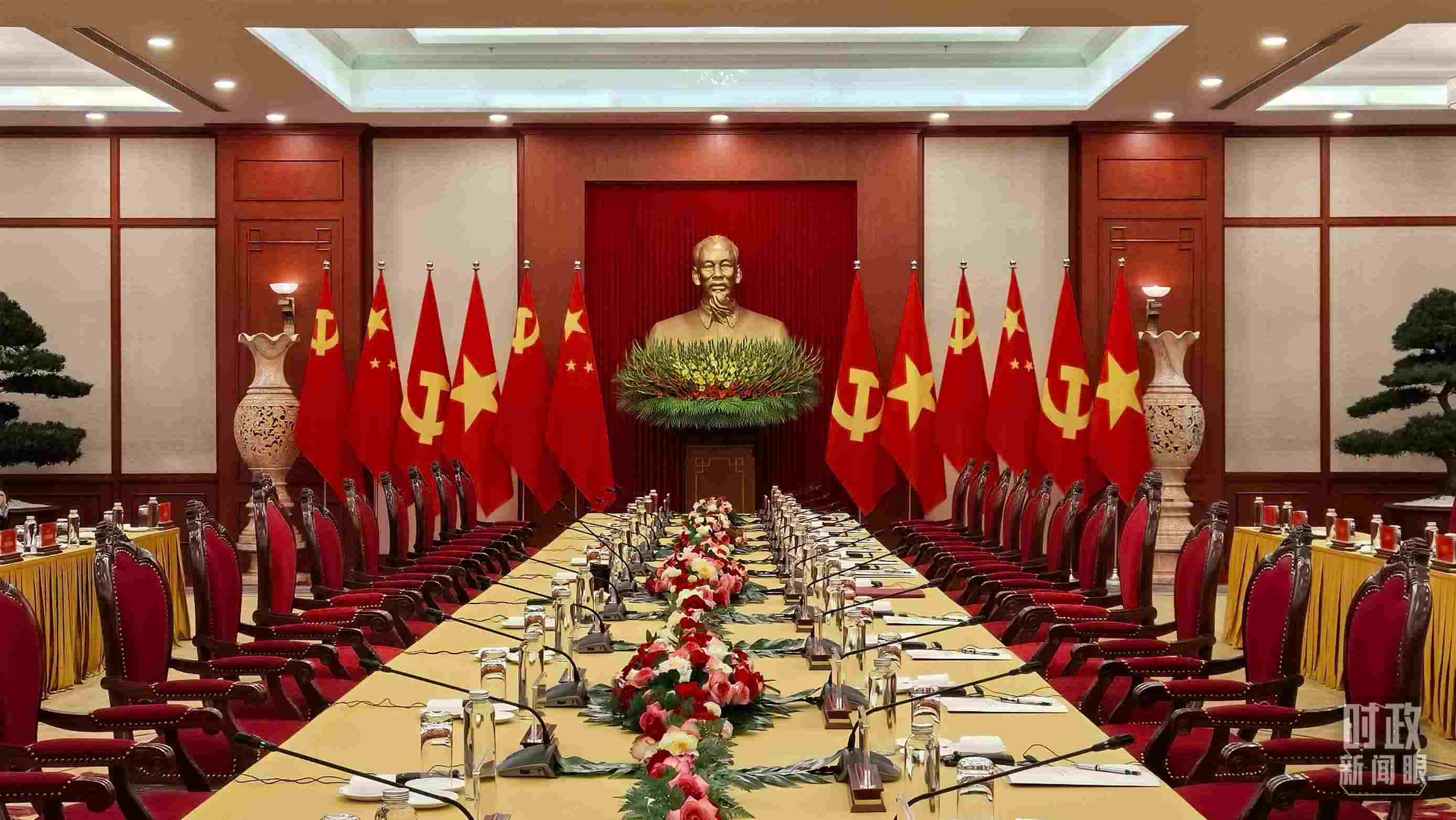 △當(dāng)?shù)貢r間12月12日下午，習(xí)近平在這里與阮富仲舉行會談，這是會談開始前的場景。（總臺央視記者邢彬拍攝）