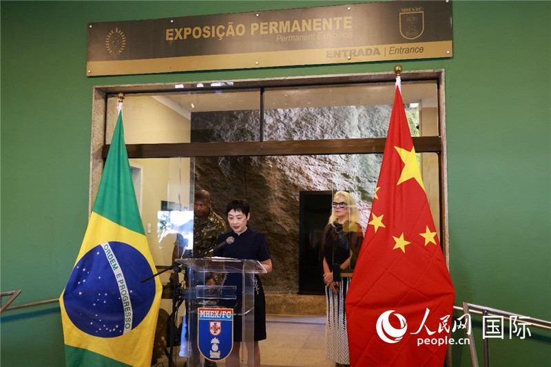 中國(guó)駐里約總領(lǐng)事田敏在攝影展開(kāi)幕式上致辭。 人民網(wǎng)記者 陳海琪攝