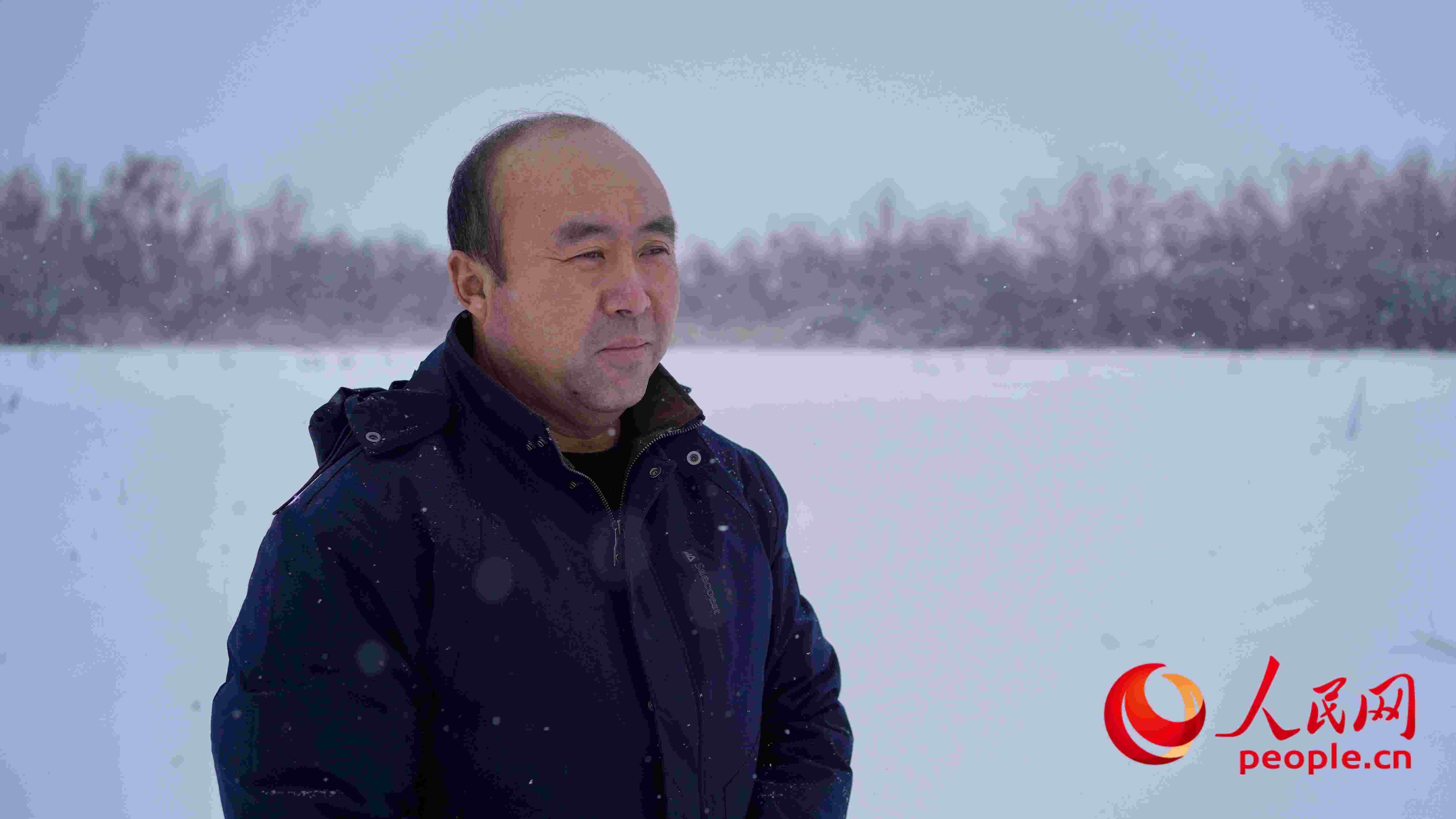 馬曉華回憶當(dāng)年和父親一起種樹的情形，滿是懷念。人民網(wǎng) 周靜圓攝