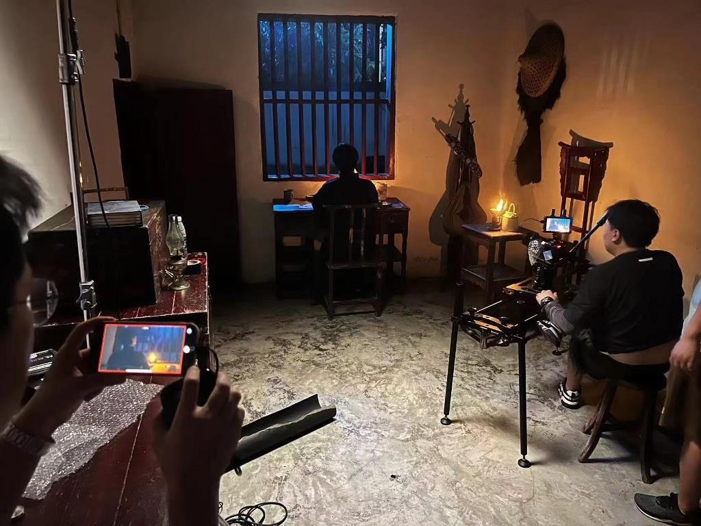 制作團(tuán)隊(duì)拍攝《毛澤東書信故事》(片方供圖)