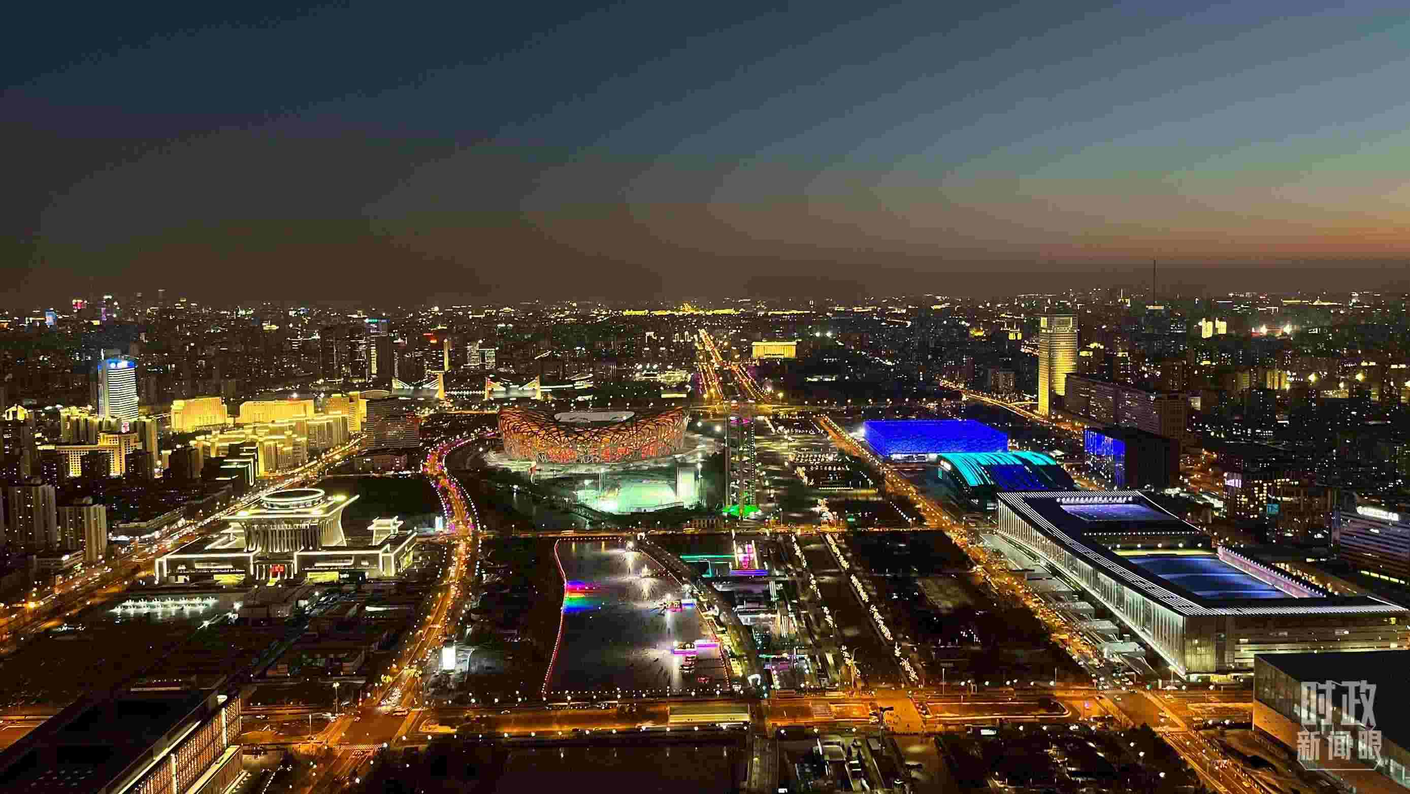 △2023年12月31日，從北京奧林匹克塔俯拍北京城區(qū)。（總臺央視記者金雨秋拍攝）