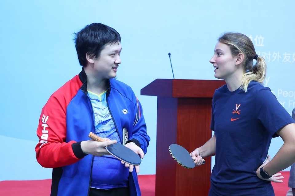 資訊有故事︱美國(guó)弗吉尼亞大學(xué)乒乓球代表團(tuán)訪(fǎng)華:重走乒乓路 一起向未來(lái)