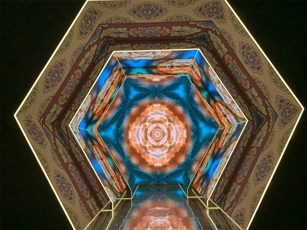 中國國家博物館“華彩萬象——石窟藝術(shù)沉浸體驗(yàn)”現(xiàn)場。人民網(wǎng)記者 韋衍行攝