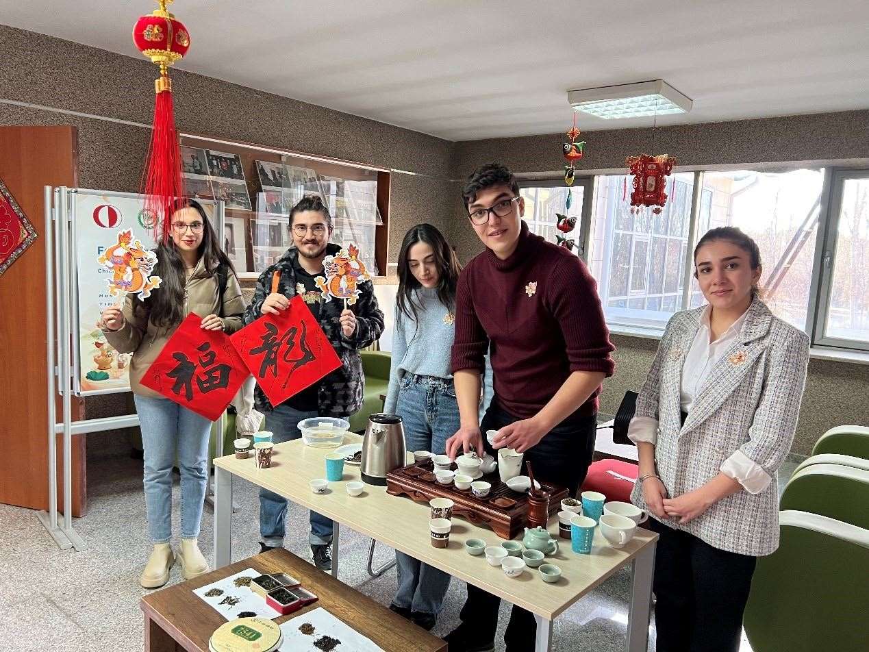 茶藝表演體驗(yàn)。中東技術(shù)大學(xué)孔院供圖