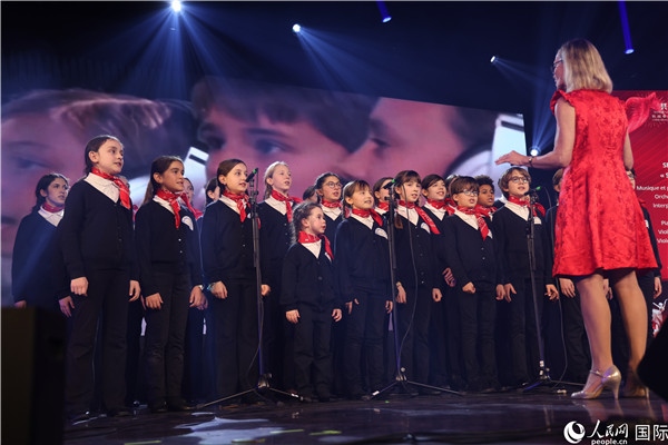 法國寶麗聲童聲合唱團(tuán)演唱《假如我去中國》。人民網(wǎng)記者 尚凱元攝