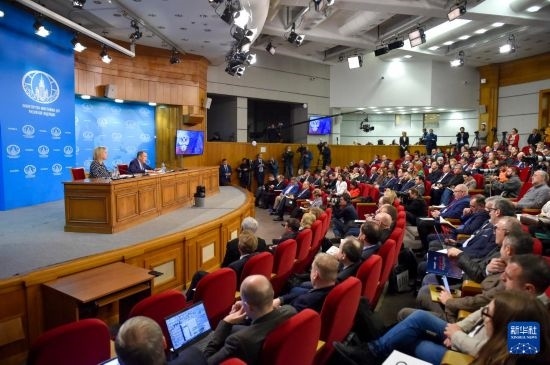 1月18日，在俄羅斯首都莫斯科，俄羅斯外長(zhǎng)拉夫羅夫回答記者提問(wèn)。新華社發(fā)（亞歷山大攝）