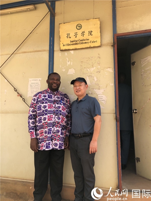 中方院長趙華修和貝方院長于連合影。人民網(wǎng)記者 黃培昭攝