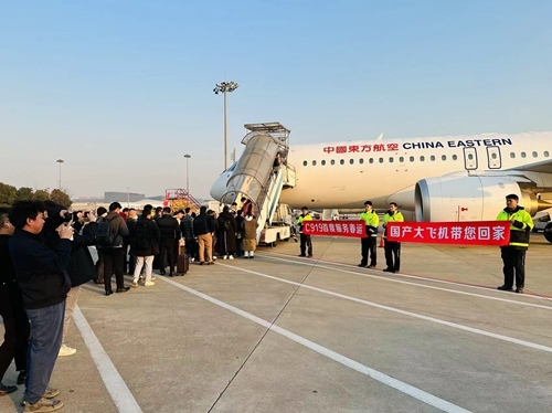 2024春運(yùn)第一天，東航4架C919大飛機(jī)全部投入商業(yè)運(yùn)營(yíng)。東航供圖