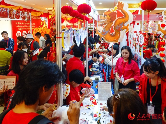 活動現(xiàn)場氣氛熱烈。人民網(wǎng)記者 謝佳君攝