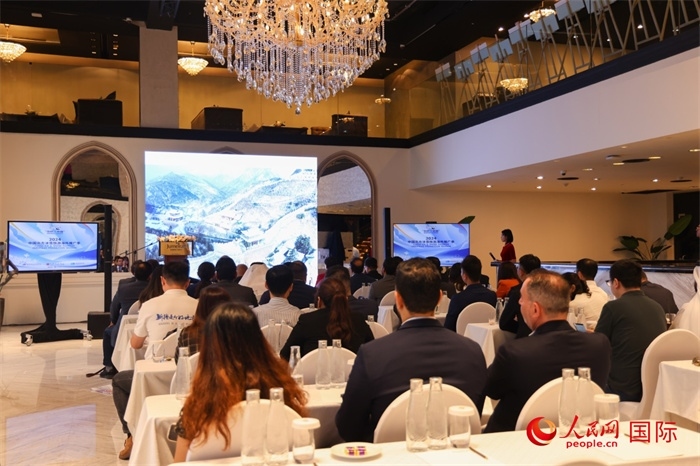 2日，“你好！中國”——2024中國北方冰雪旅游海外推廣季阿聯(lián)酋專場活動在阿聯(lián)酋迪拜舉行。人民網(wǎng)記者任皓宇攝