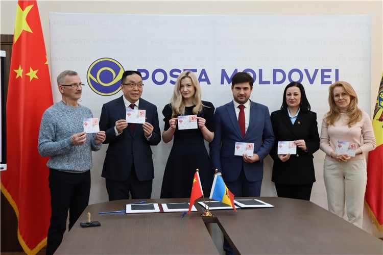 摩爾多瓦首發(fā)龍年生肖郵票。中國(guó)駐摩爾多瓦大使館供圖