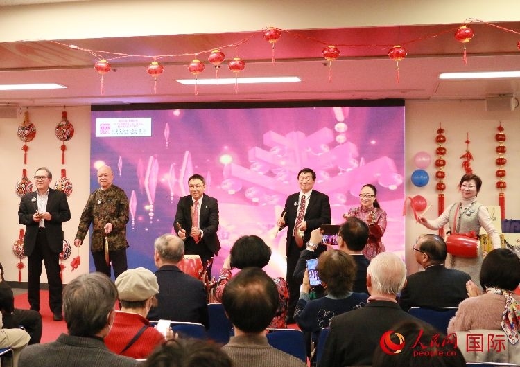 打擊樂(lè)合奏《春節(jié)序曲》。人民網(wǎng) 許可攝