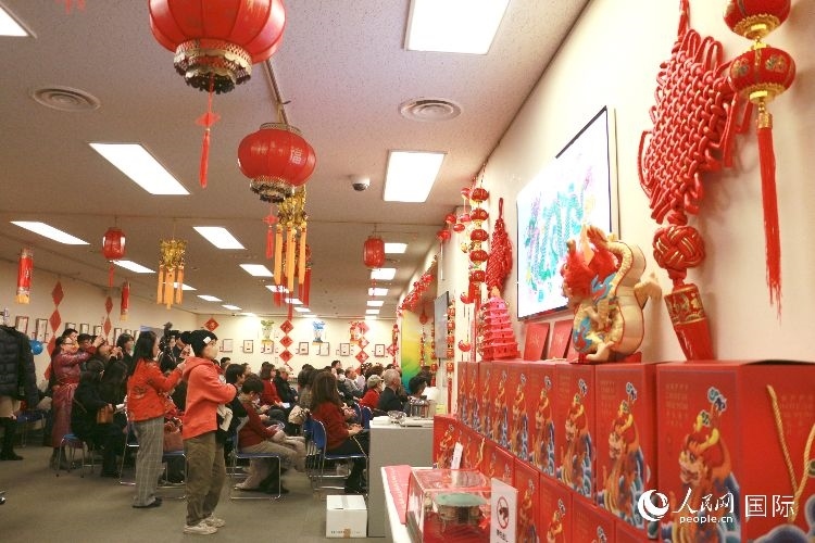 現(xiàn)場(chǎng)洋溢著濃郁的新春氛圍。人民網(wǎng) 許可攝