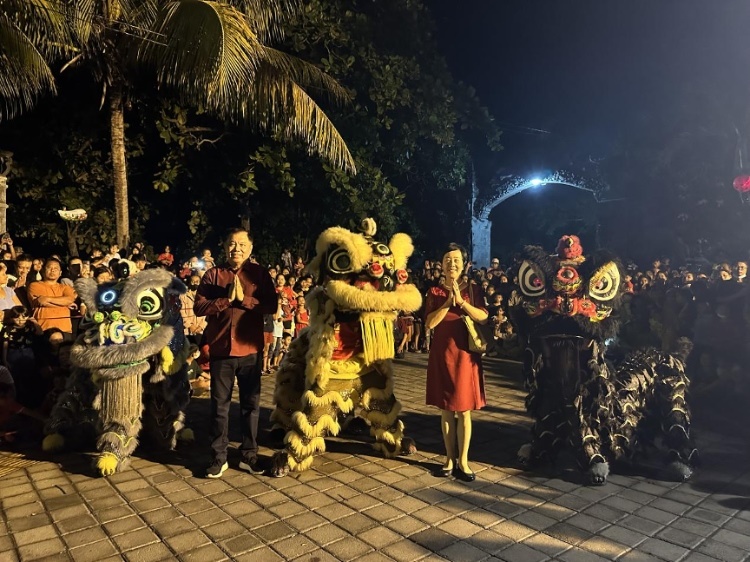 舞獅表演。巴陵康孔子學(xué)院供圖