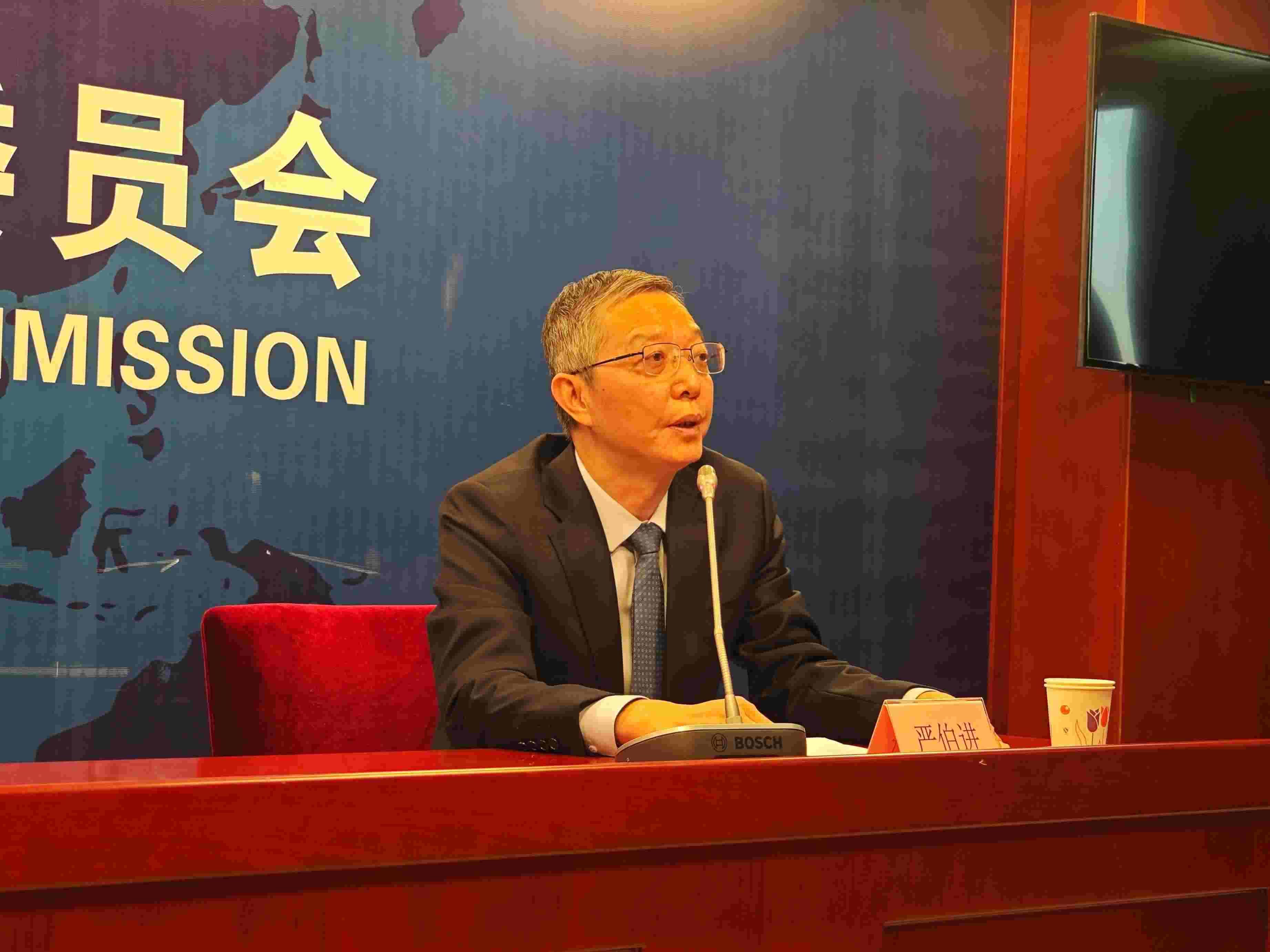 2月23日，嚴伯進在證監(jiān)會例行新聞發(fā)布會現場。 人民網 黃盛 攝