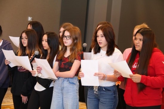 2月9日，在馬斯卡廷，馬斯卡廷中學(xué)學(xué)生在演唱中文歌曲。