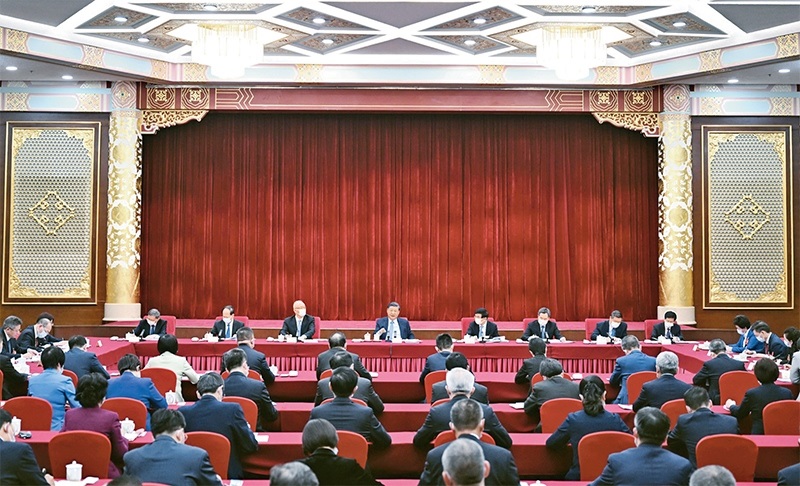 2023年3月6日，中共中央總書記、國家主席、中央軍委主席習近平看望參加全國政協(xié)十四屆一次會議的民建、工商聯(lián)界委員，并參加聯(lián)組會，聽取意見和建議。中共中央政治局常委、全國政協(xié)十四屆一次會議主席團會議主持人王滬寧，中共中央政治局常委蔡奇、丁薛祥參加看望和討論。 新華社記者 謝環(huán)馳/攝