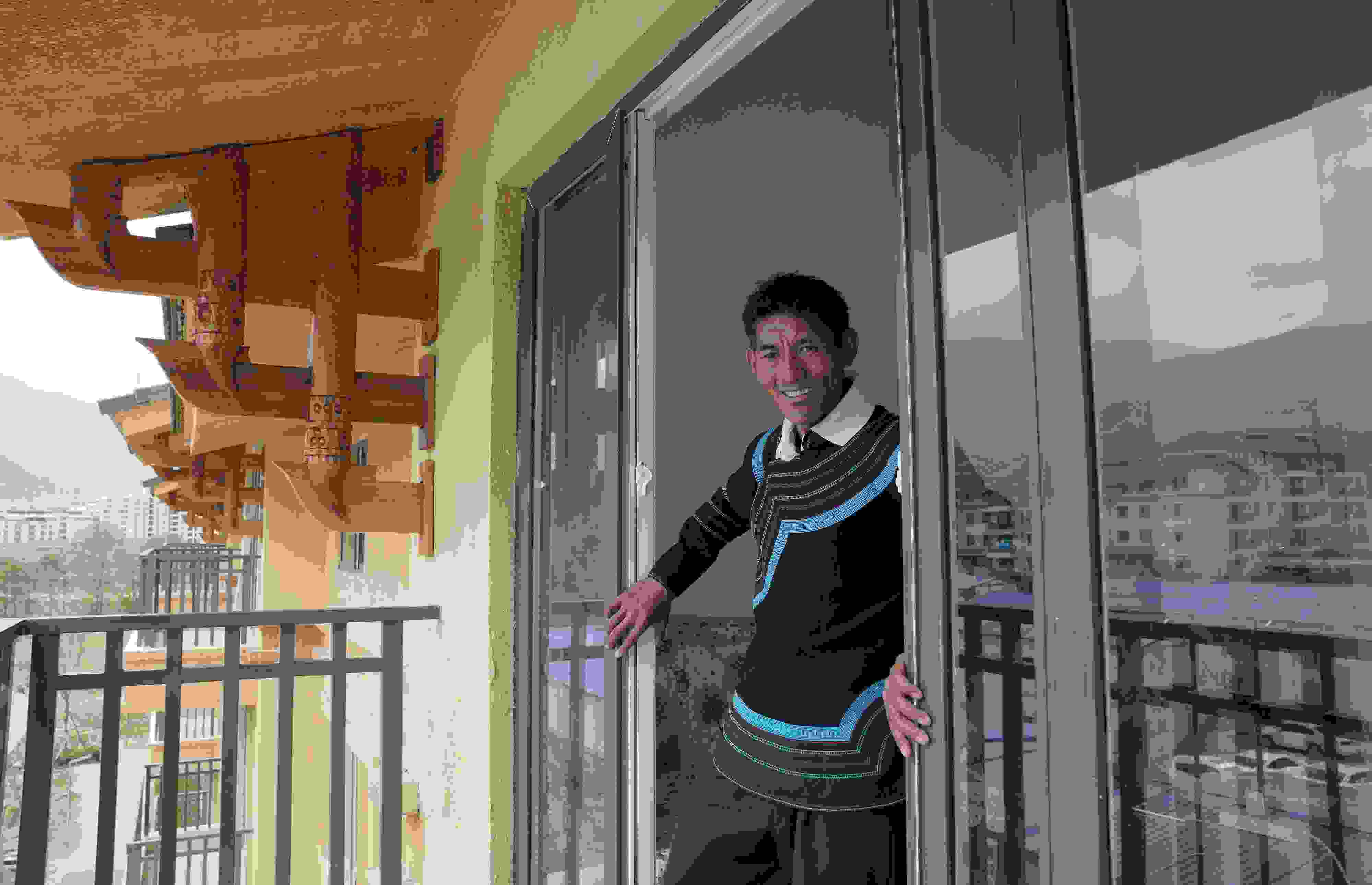 2020年5月14日，四川涼山彝族自治州昭覺縣，“懸崖村”村民某色伍哈入住新房。