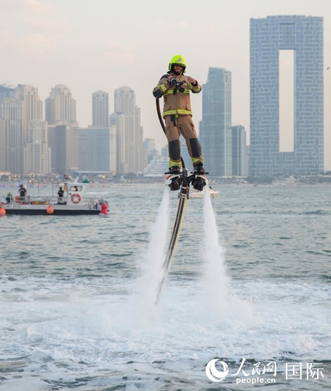 水上消防員。人民網(wǎng) 塔里克·易卜拉欣攝