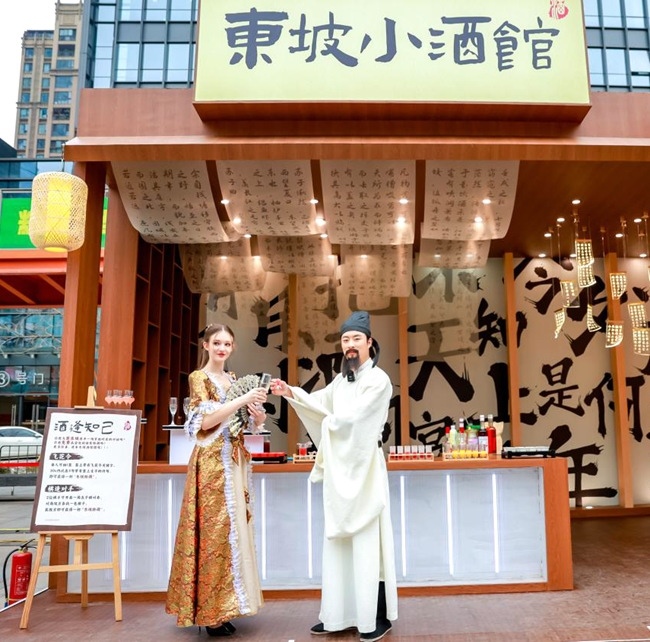 圖為演員扮演的“蘇東坡先生”。受訪方供圖