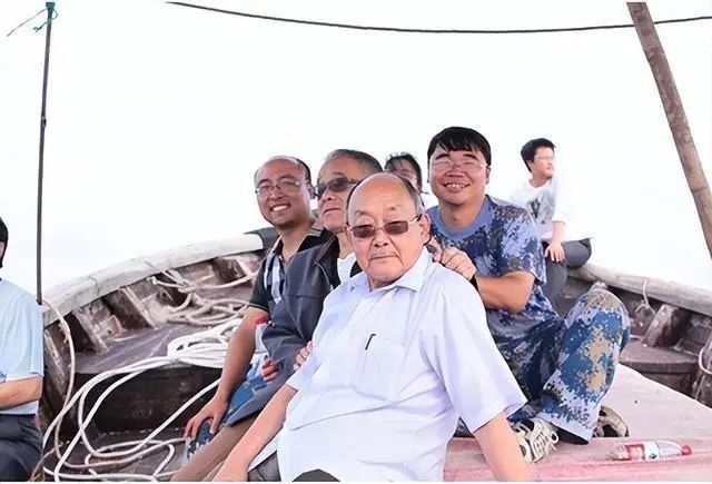 楊士莪院士參加海試。哈爾濱工程大學(xué)供圖