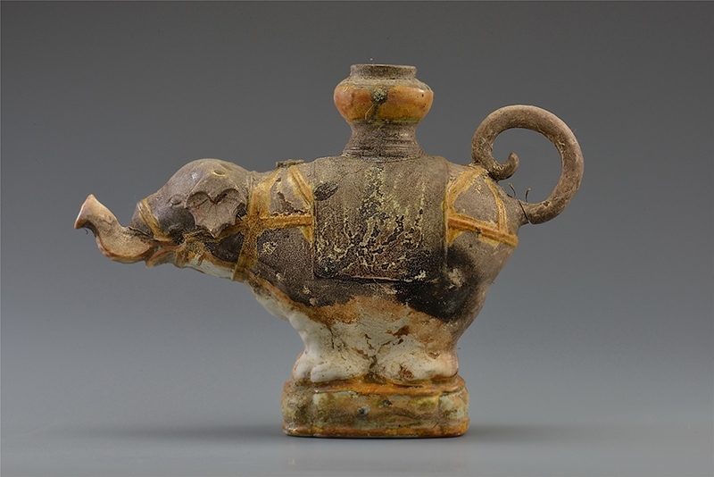 一號沉船出水的三彩象形持壺。中國文物報社供圖