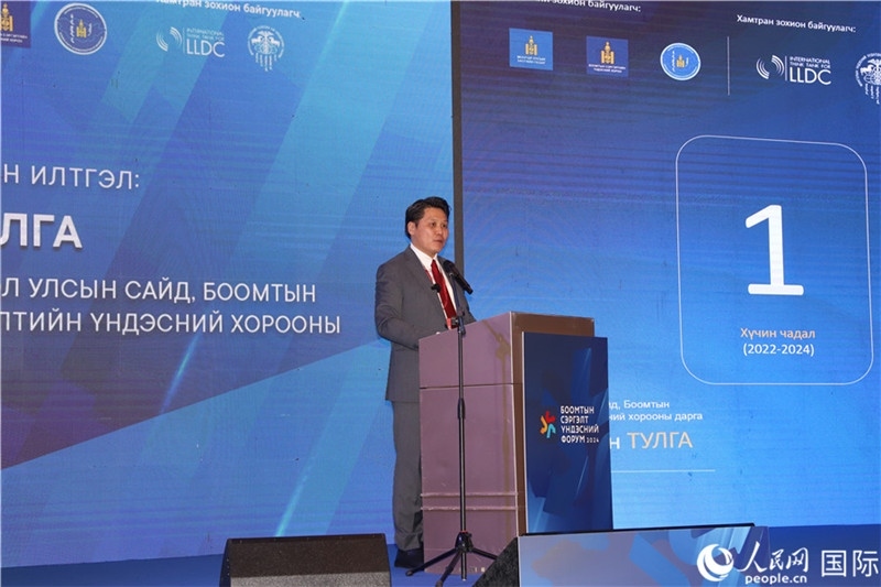 2.圖勒嘎部長(zhǎng)做主旨報(bào)告。人民網(wǎng)記者 霍文攝_副本