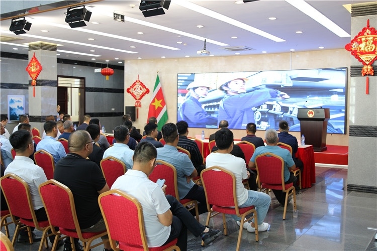 當?shù)貢r間3月26日下午，中國品牌重型機械、載重車輛宣傳推介會在中國駐蘇里南大使館舉行。圖為宣介會現(xiàn)場。中國駐蘇里南大使館供圖