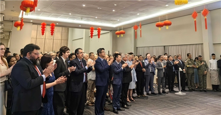 當(dāng)?shù)貢r(shí)間3月27日，中國駐累西腓新任總領(lǐng)事蘭和平舉行到任招待會(huì)。圖為招待會(huì)現(xiàn)場(chǎng)。中國駐累西腓總領(lǐng)事館供圖