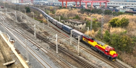 全國(guó)鐵路實(shí)行新的貨物列車(chē)運(yùn)行圖。國(guó)鐵集團(tuán)供圖