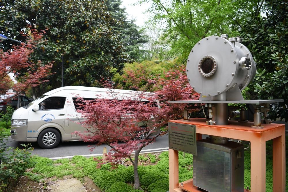 2024年4月6日，在位于安徽合肥的中國(guó)科學(xué)技術(shù)大學(xué)，自主研制的原位實(shí)驗(yàn)裝置準(zhǔn)備運(yùn)往上海光源開展實(shí)驗(yàn)。