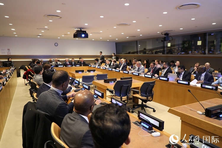 40多國常駐代表、副代表以及聯(lián)合國工發(fā)組織、糧農(nóng)組織、區(qū)域經(jīng)委會、南南合作辦公室等聯(lián)合國機構(gòu)官員等100多人參加全球發(fā)展倡議之友小組高級別會議。 人民網(wǎng)記者 李志偉攝