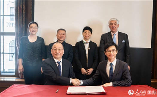 活動(dòng)簽約現(xiàn)場。實(shí)習(xí)生 劉船攝