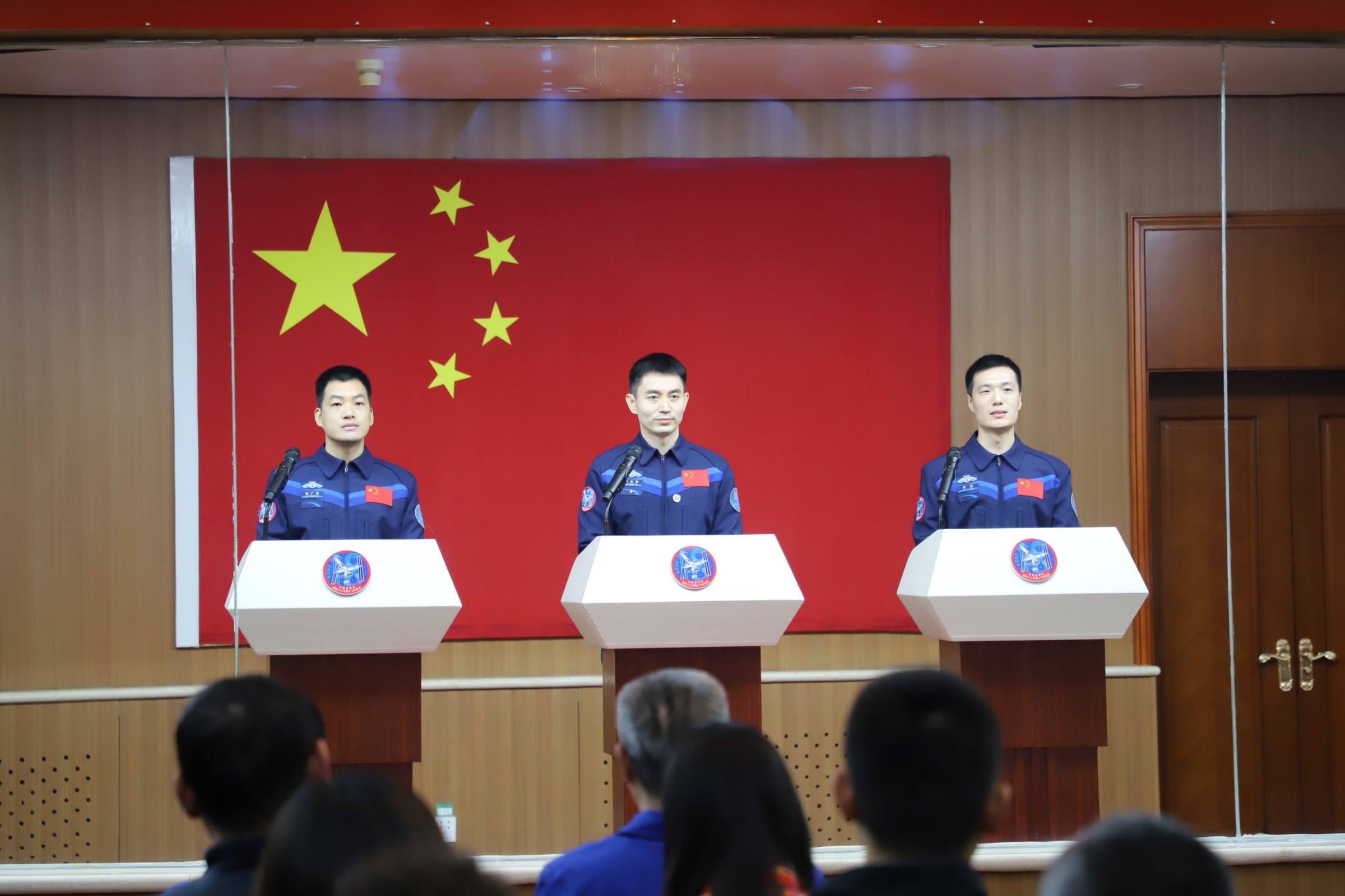 神舟十八號(hào)航天員與中外媒體記者集體見(jiàn)面。人民網(wǎng)記者 黃帆攝