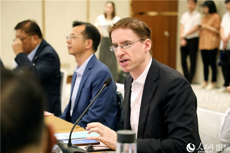 德國駐廣州總領(lǐng)事魯彥在產(chǎn)業(yè)對接會上發(fā)言。人民網(wǎng)記者趙益普攝