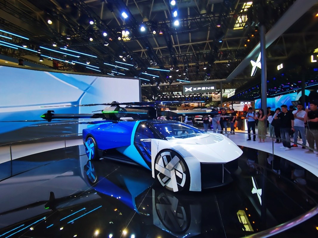 陸空一體式飛行汽車。人民網(wǎng)記者栗翹楚攝