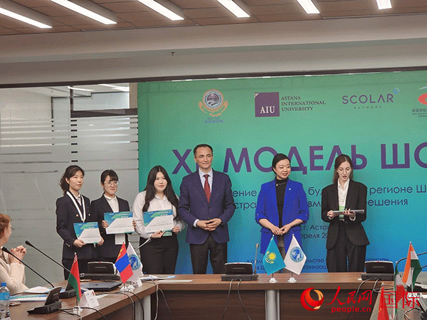 中國代表榮獲“最佳代表”獎。人民網(wǎng)記者 李強攝