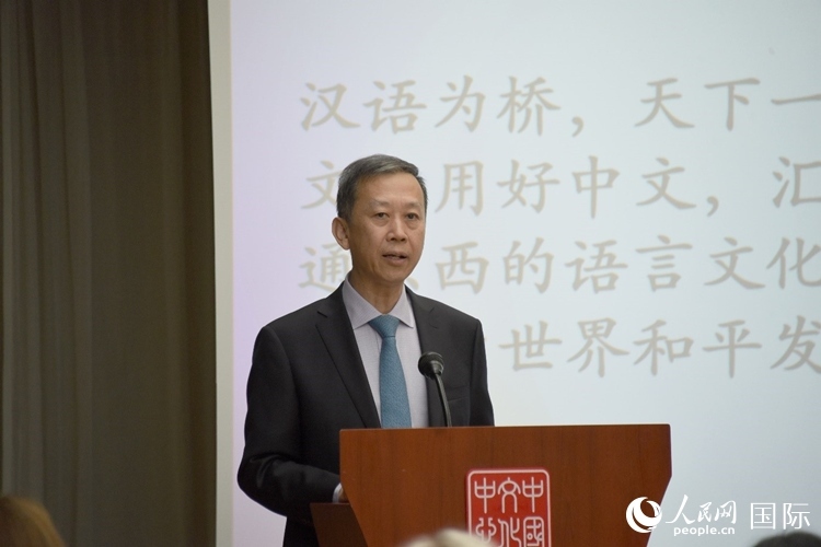 中國(guó)駐瑞典大使崔愛民出席“漢語(yǔ)橋”瑞典賽區(qū)預(yù)選賽。人民網(wǎng)記者 殷淼攝