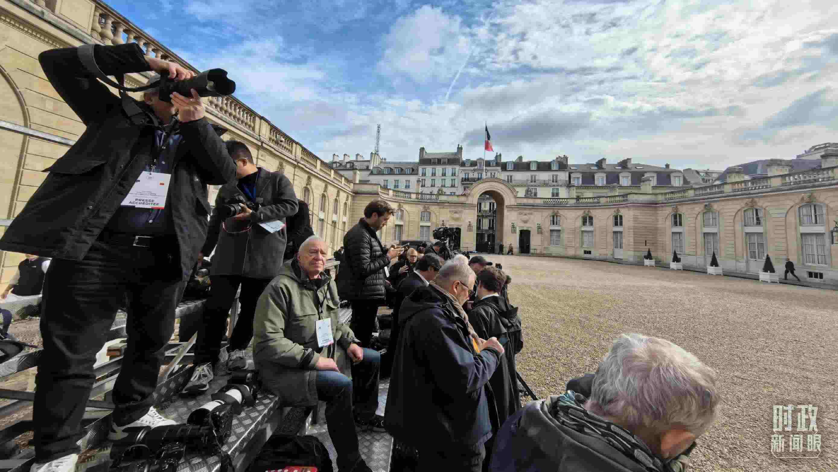 △媒體記者密切關(guān)注當(dāng)天活動(dòng)。（總臺(tái)央視記者陸泓宇拍攝）