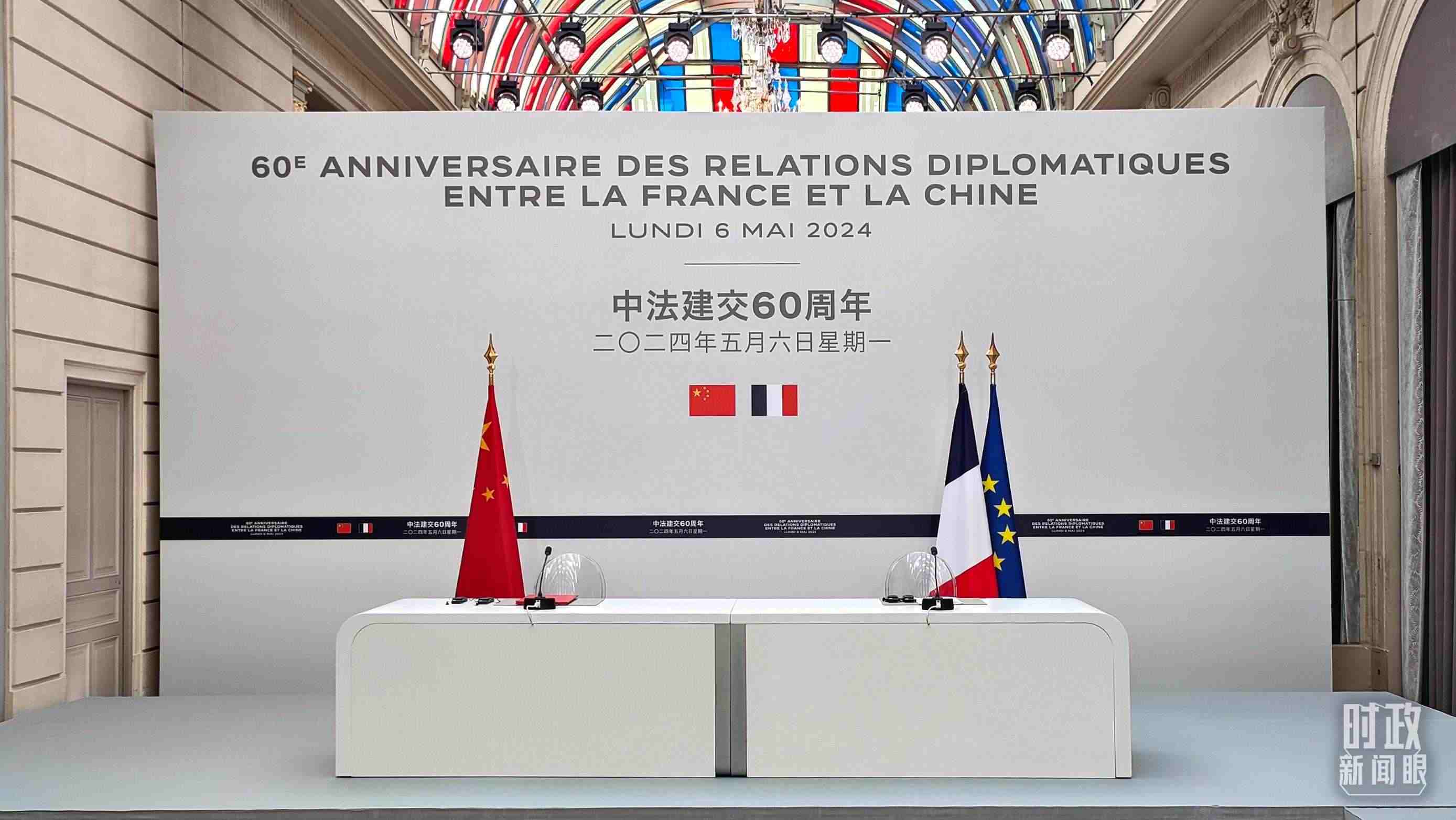 △習(xí)主席在巴黎愛(ài)麗舍宮同馬克龍總統(tǒng)會(huì)談后共同會(huì)見(jiàn)記者，這是會(huì)見(jiàn)開(kāi)始前的現(xiàn)場(chǎng)。（總臺(tái)央廣記者劉會(huì)民拍攝）