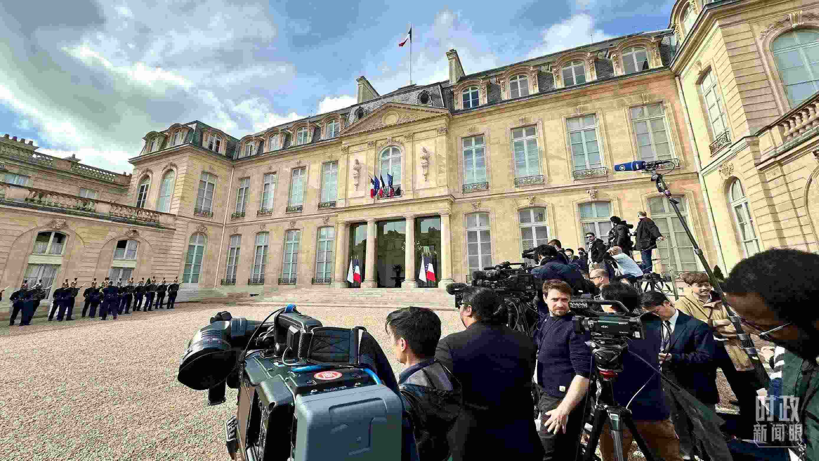 △愛(ài)麗舍宮。（總臺(tái)央視記者關(guān)舟拍攝）