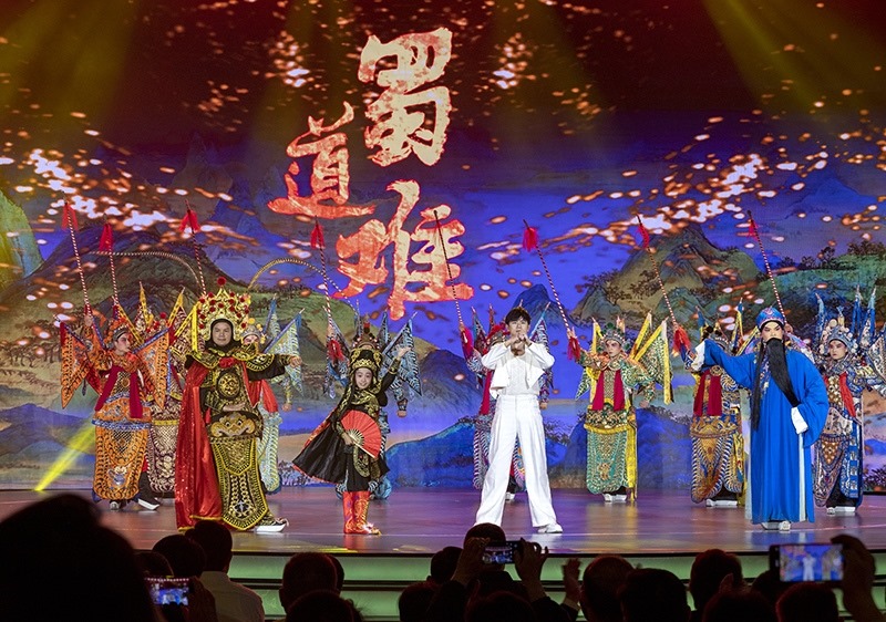 2023年10月13日，成都，“把青春華章寫在祖國大地上”大思政課網(wǎng)絡(luò)主題宣傳和互動引導(dǎo)活動在四川大學(xué)舉行。