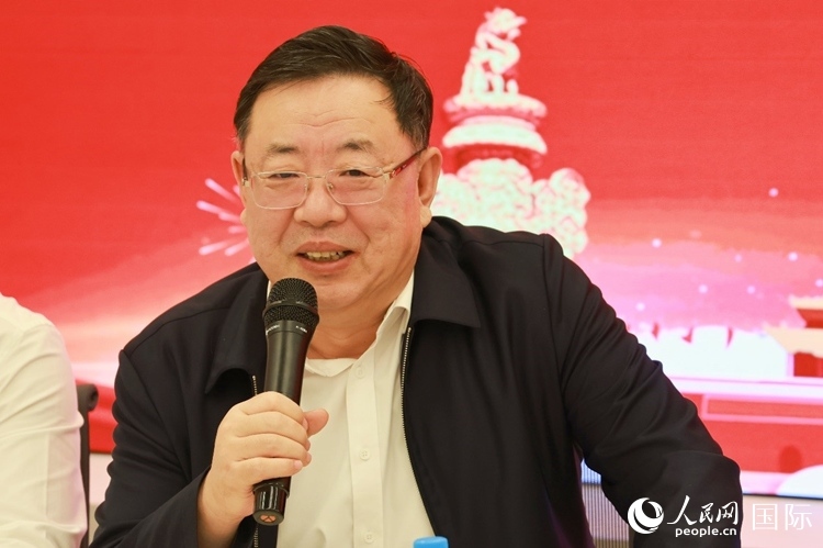 山東省泰安市委書記、市人大常委會(huì)主任楊洪濤在座談會(huì)上致辭。人民網(wǎng)記者 陳海琪攝