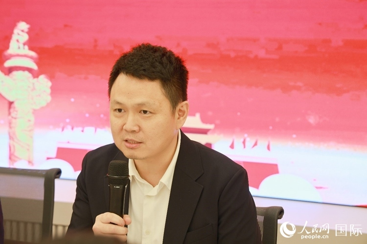 中國駐里約熱內(nèi)盧總領(lǐng)館副總領(lǐng)事王尉育在座談會(huì)上致辭。人民網(wǎng)記者 陳海琪攝