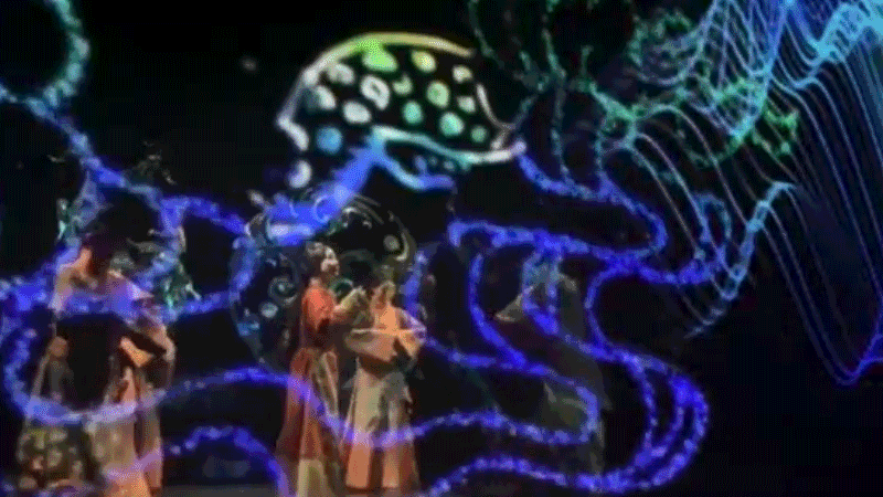 馬王堆復(fù)原動(dòng)態(tài)展《一念·辛追夢(mèng)》以多媒體視覺影像，為觀眾提供沉浸式視聽感受。