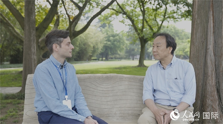 三星堆博物館館長(zhǎng)雷雨接受人民網(wǎng)采訪。人民網(wǎng)記者 張榮攝