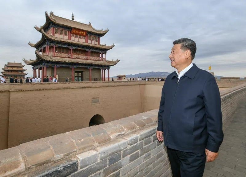 △2019年8月20日，習近平總書記來到嘉峪關關城，登上城樓察看關城整體面貌，聽取河西走廊長城、關隘歷史文化情況介紹。