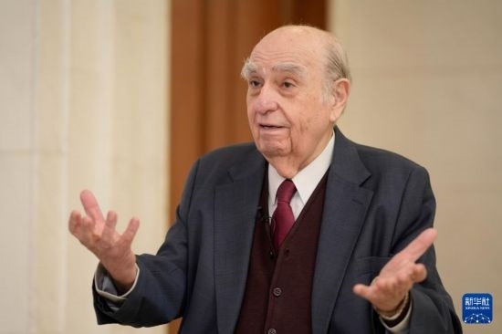  5月17日，烏拉圭前總統(tǒng)胡利奧·瑪麗亞·桑吉內(nèi)蒂在蒙得維的亞接受新華社記者專(zhuān)訪(fǎng)。新華社發(fā)（尼古拉斯·塞拉亞攝）